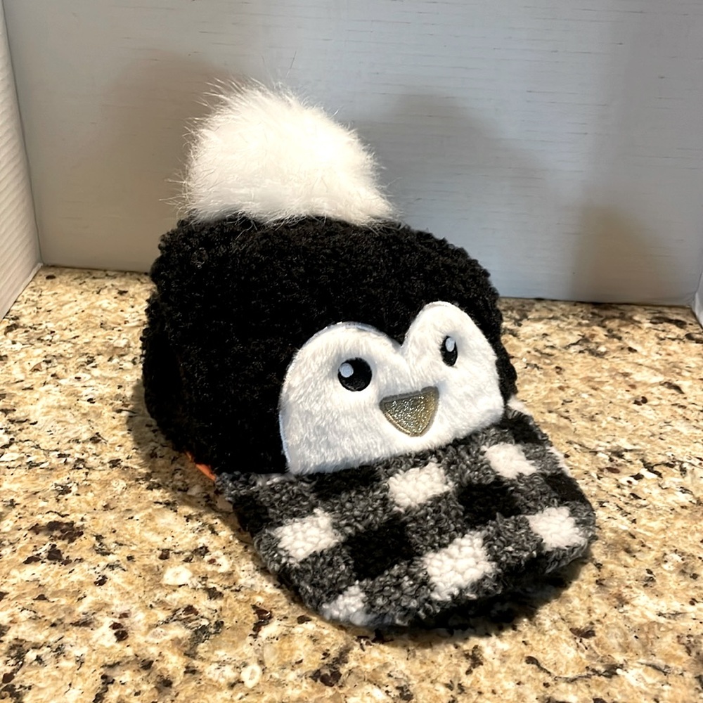 Penguin hat NWOT